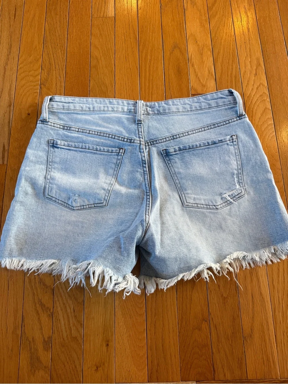 Kut From The Kloth Light Wash Denim Frayed Hem Women’s 8 Jane Long Shorts
